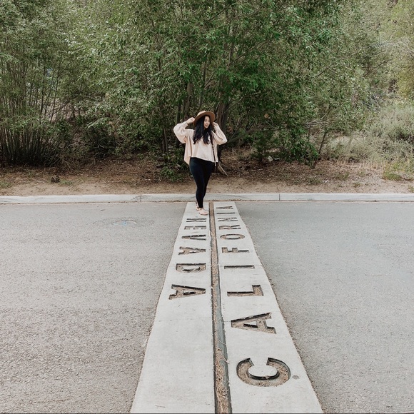 4x Speaker, Closet Consultant, Party Host - Picture 10 of 12